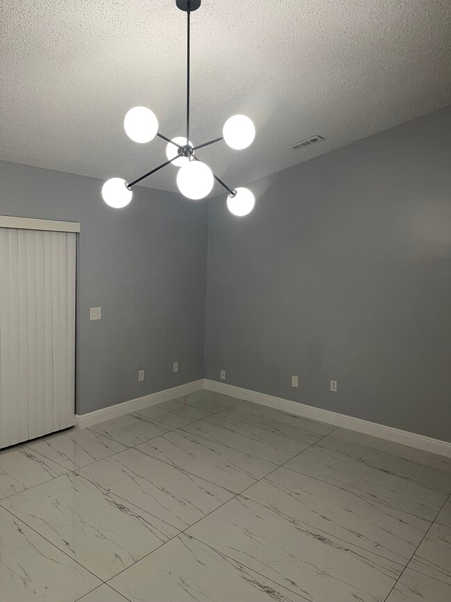 Photo - 843 SW Thrift Ave