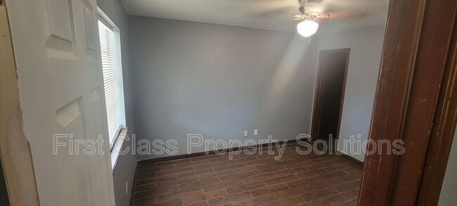 Photo - 661 NW 16th St