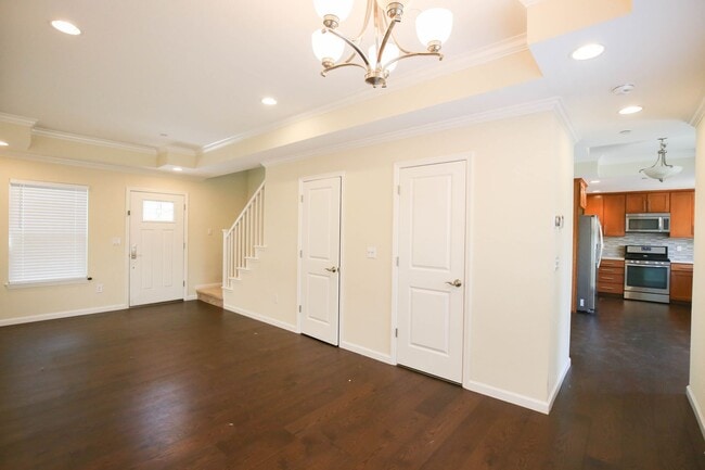 Photo - Newer Contemporary Home for Rent - Conveni...