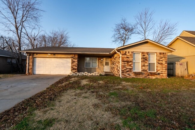 Building Photo - 3 Bed | 1.5 Bath in East Tulsa!