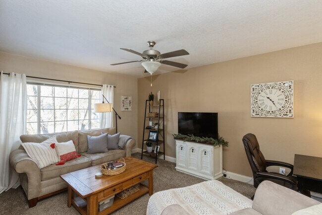 Living room on top floor with a view - 212 Grandview Ct Unit 212