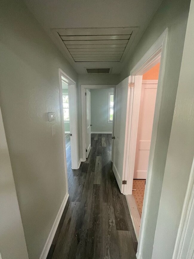 Photo - Spacious 2 bedroom, 1 bathroom home Availa...