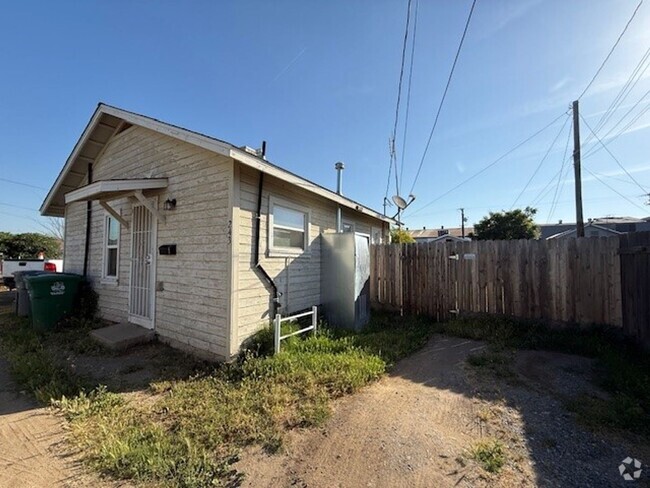 Building Photo - Ready Rental