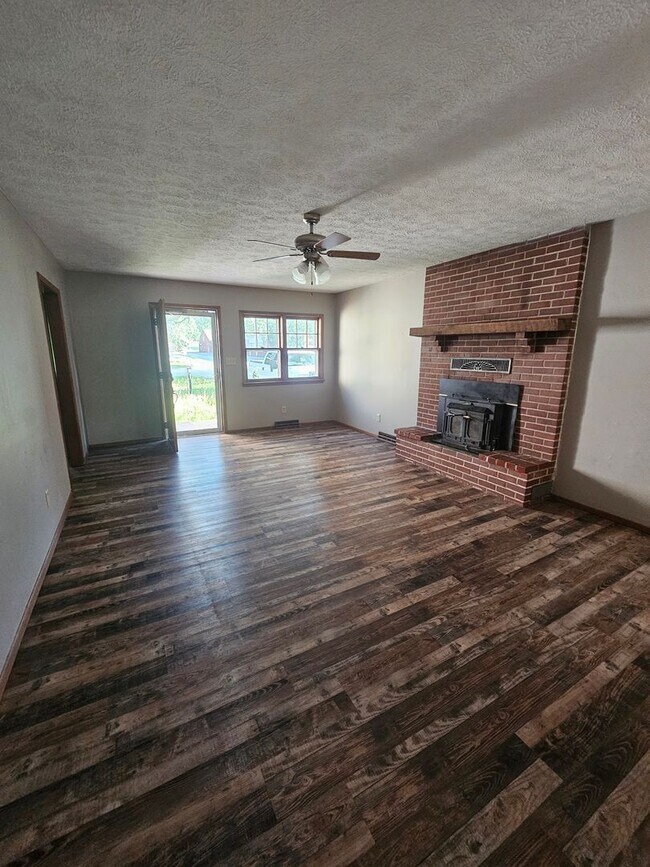 Photo - 3 Bedroom | 2 Bathroom | 2 Car Garage | Springfield MO!