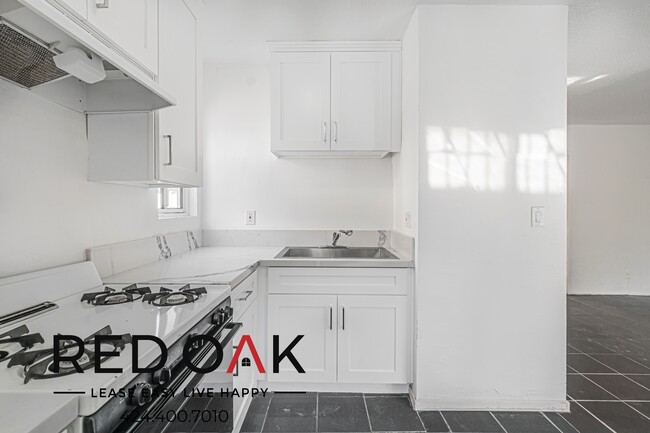 Photo - 1025 W 23rd St Unit 4