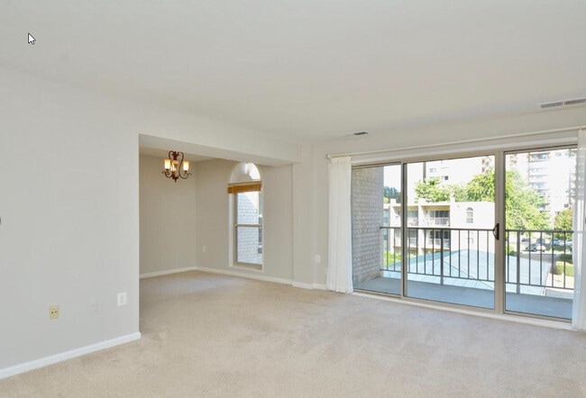 Building Photo - 27 Canterbury Sq Unit 301