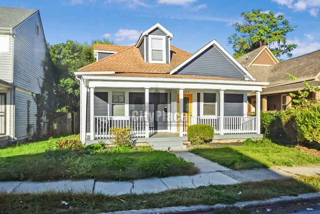 Photo - 2224 N Kenwood Ave