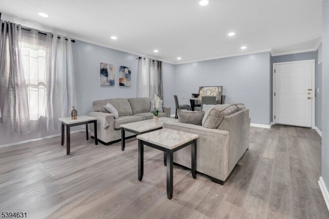 Building Photo - 237 Rose St