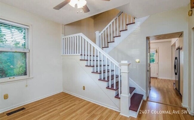 Photo - 2407 Colonial Ave SW