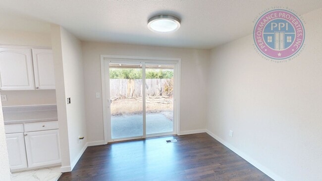 Photo - Lake Oswego - Single Level Ranch, Great Ne...