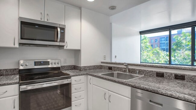 Photo - 250 King St Unit King