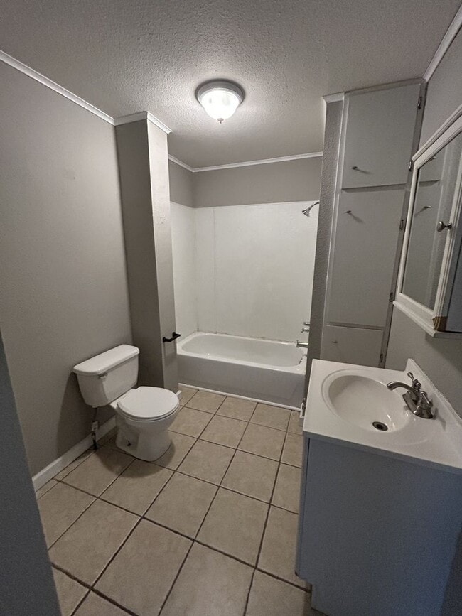 Photo - 706 W Kansas St