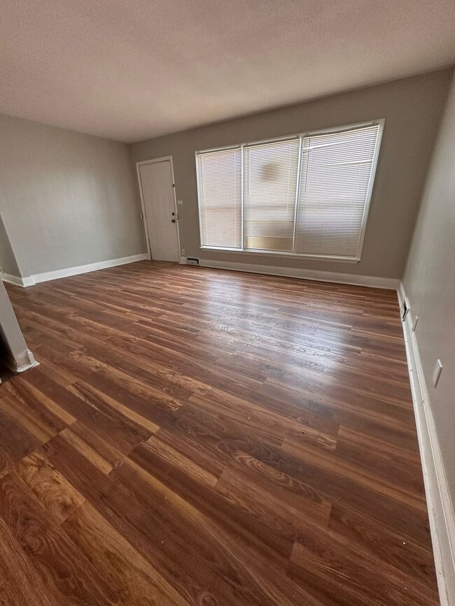 Building Photo - 4 bedrooms 1 Full bathroom. The house is very spacious living room, dining room and full kitchen ...