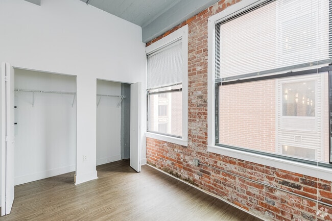 1BR, 1BA - 700SF - Bedroom