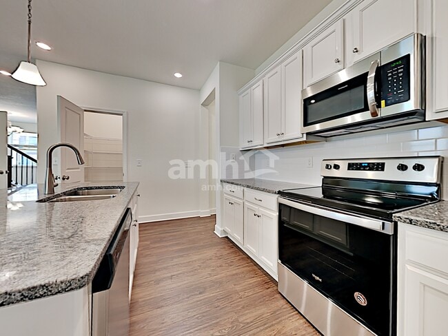 Photo - 387 Sandstone Dr