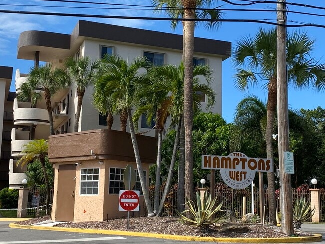 Building Photo - 8010 Hampton Blvd Unit Apt 411