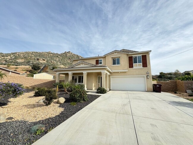 Building Photo - Beautiful 5Bd/3.5Ba Home in Cul-de-Sac in Riverside w/new Turf Back Yard and New Carpet!