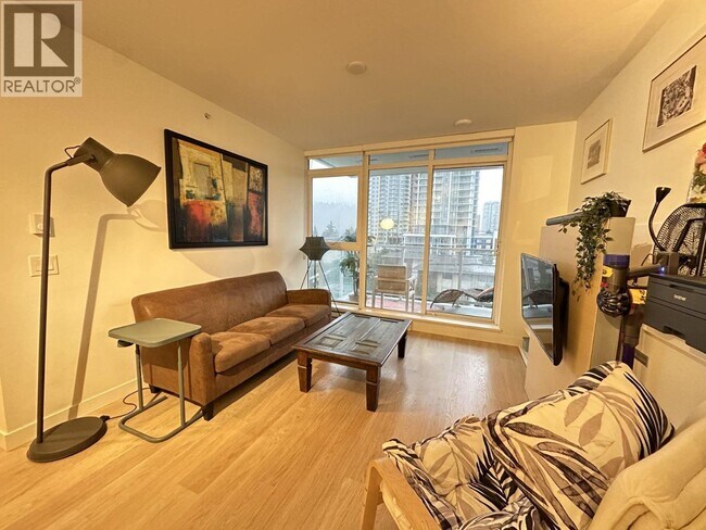 Photo - 657 Whiting Way