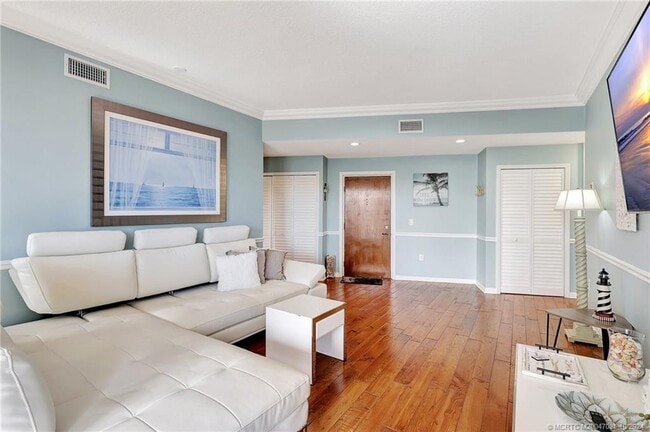 Building Photo - 150 SE Four Winds Dr Unit B303