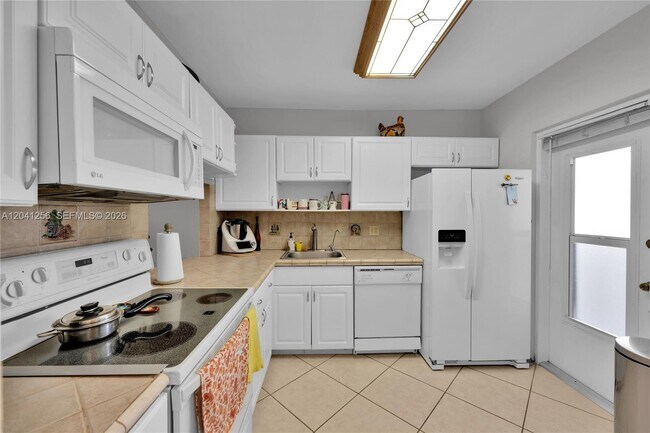 Photo - 3199 S Ocean Dr Unit 402