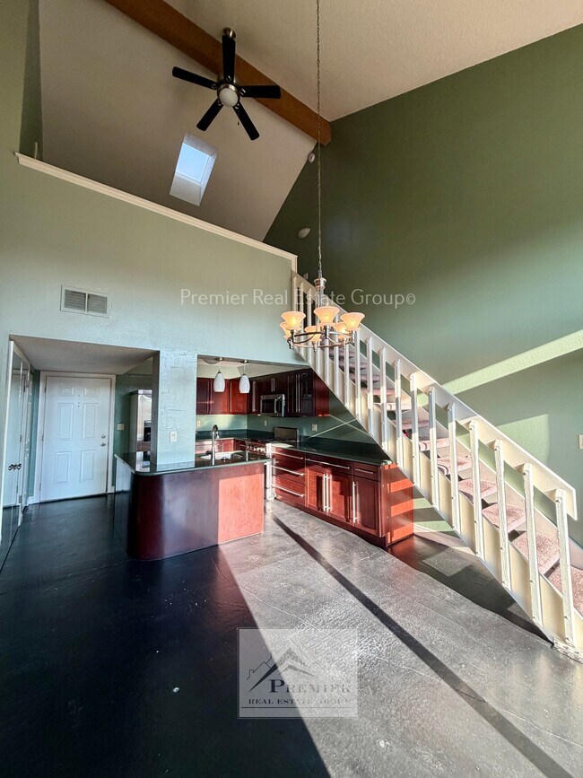 Photo - 144 W Rockrimmon Blvd