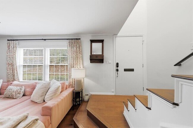 Photo - 15 Arpege Way NW