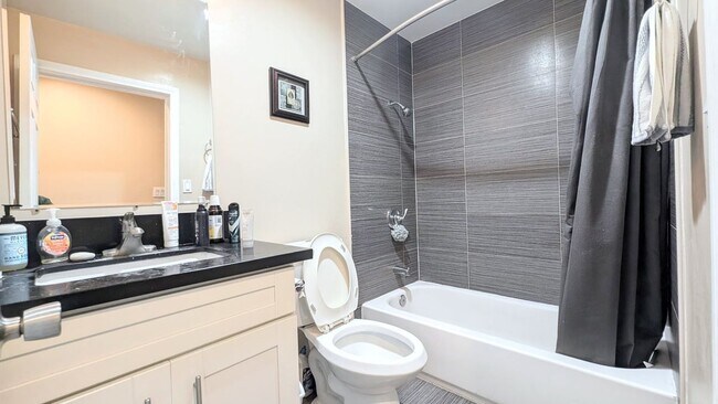 1299 W 37th Dr Unit 1
