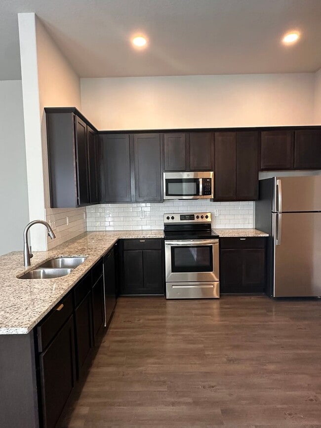 Photo - 604-606 Grayson Ln