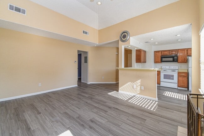 Photo - 2011 Spenwick Dr Unidad True