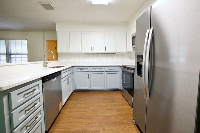 Building Photo - 1030 Cumberland Dr