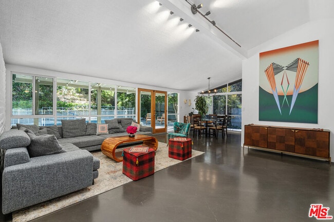 Building Photo - 3641 Woodcliff Rd