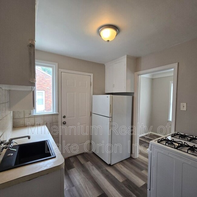 Photo - 18715 Roscommon St