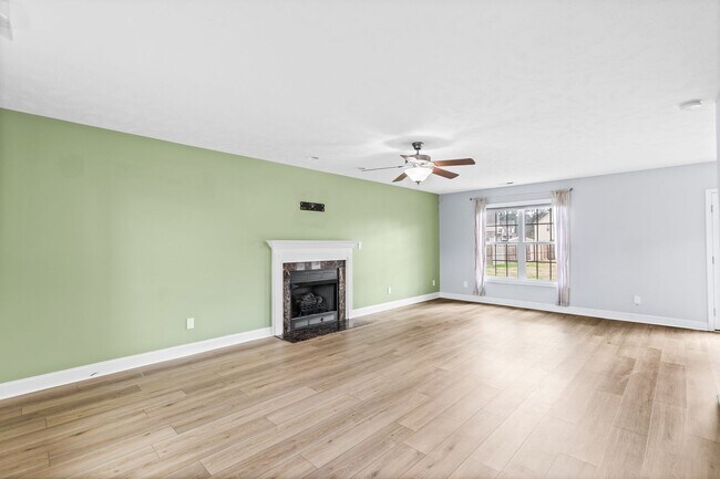 Photo - 111 Louie Ln