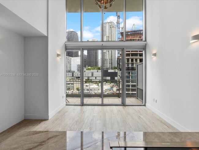 Photo - 92 SW 3rd St Unidad 704