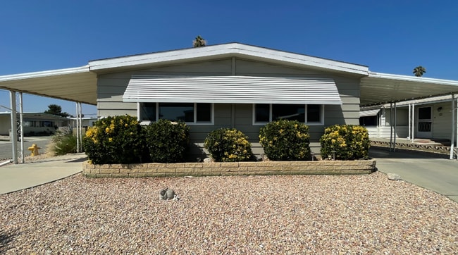 Building Photo - Three Bedroom Two Bathroom Home in Sierra ...