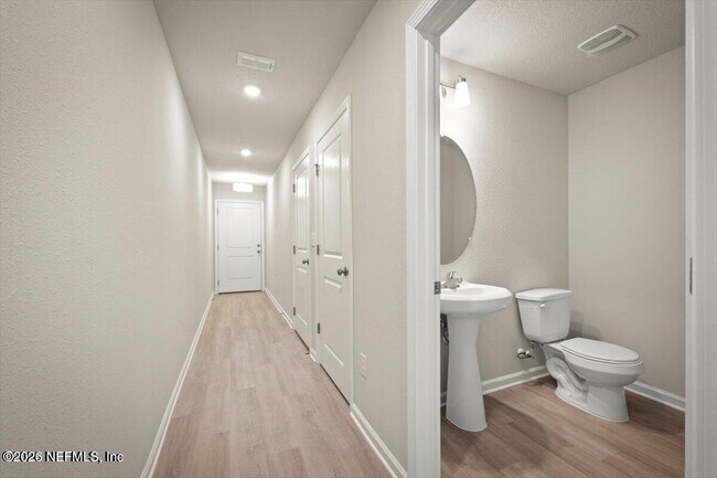 Photo - 846 Hartshill Pl