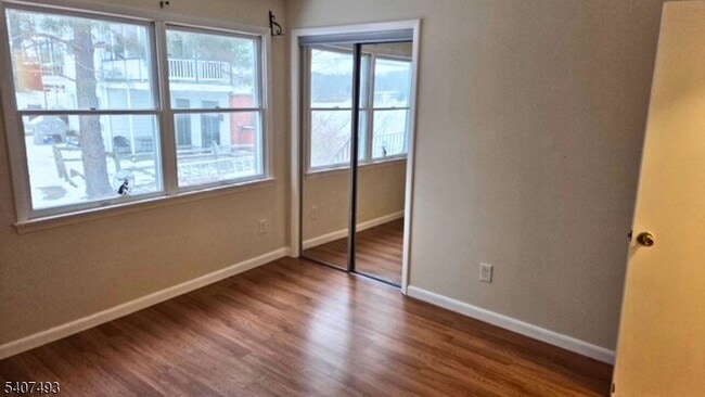 Photo - 306 Lake Shore S