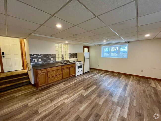 Building Photo - 2093 Creek Rd Unit #3 Lower Rental