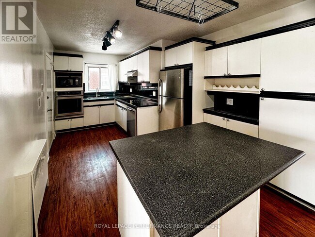 Photo - 330 Donald St Unité 2