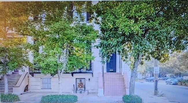 Front - 25 W Perry St Townhome