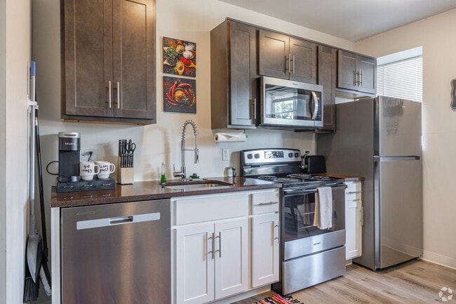 Photo - 1800 W Bethune St Unidad 105