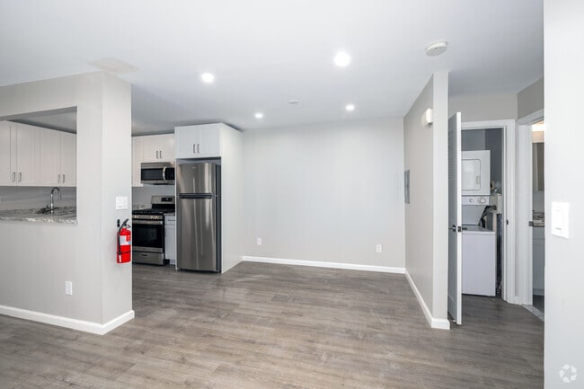 1BR, 1BA - 749SF - Dining Room