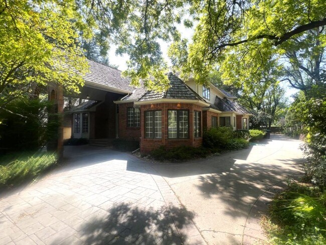 6400 sq ft RARE Luxury home available for ... - 6400 sq ft RARE Luxury home available for ...