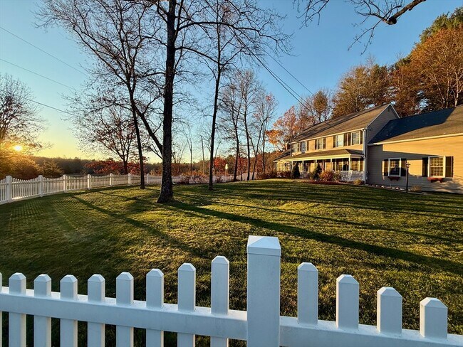 Photo - 1565 West St