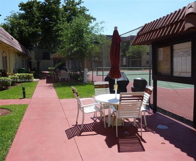 Photo - 251 S Cypress Rd Unidad 125