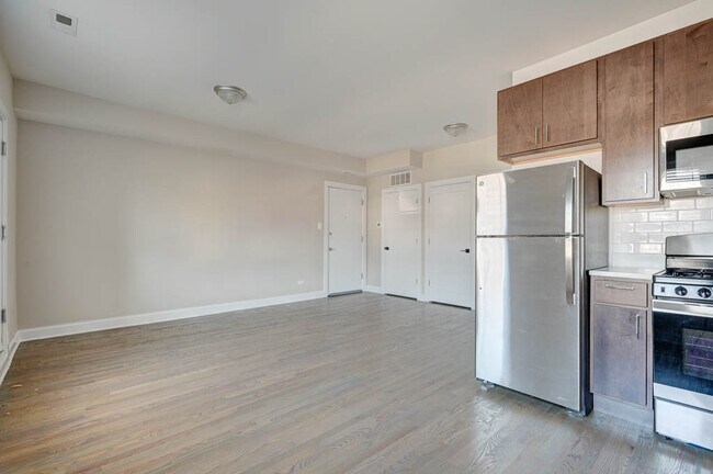 Photo - 3405 W Fullerton Ave Unidad 2F