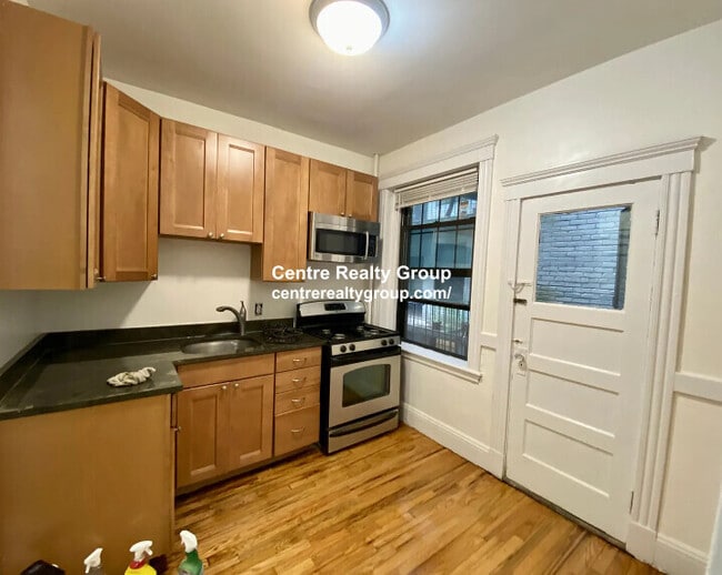 Building Photo - 59 Lanark Rd Unit 2 Rental