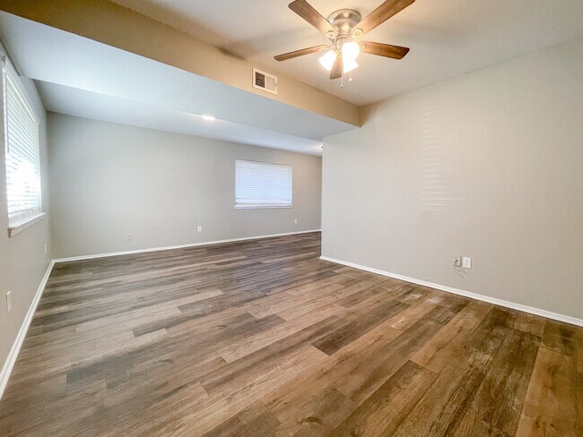 Photo - 407 N Bermuda St