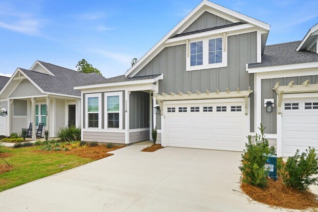 Photo - 323 Suwanee Dr