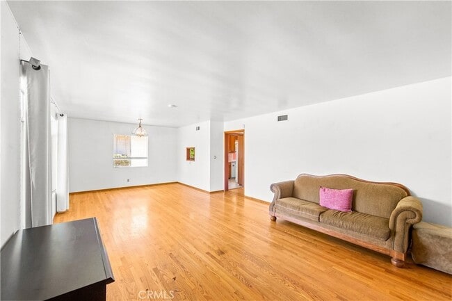 Photo - 454 N Shattuck Pl